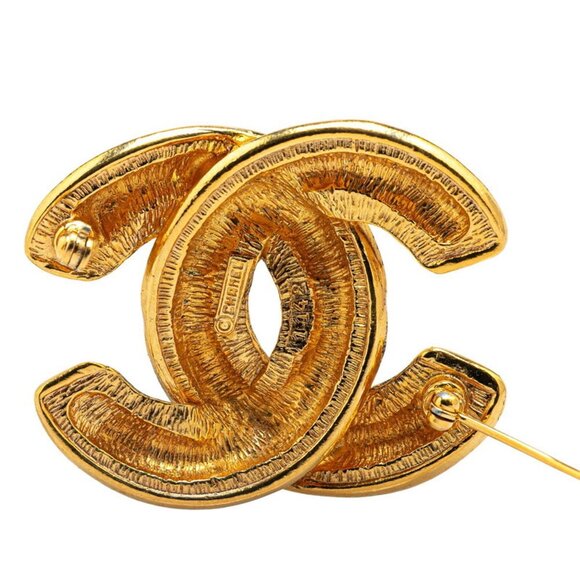 CHANEL 23P CLASSIC GOLD TONE LARGE BIG CC LOGO HEARTS HEART  CHANEL Authentic Gold Logo Brooch